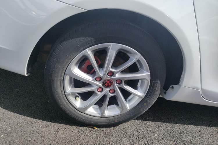 Used Geely Auto Emgrand 2021 UP 1.5L CVT Luxury Model Right Rear Wheel Hub