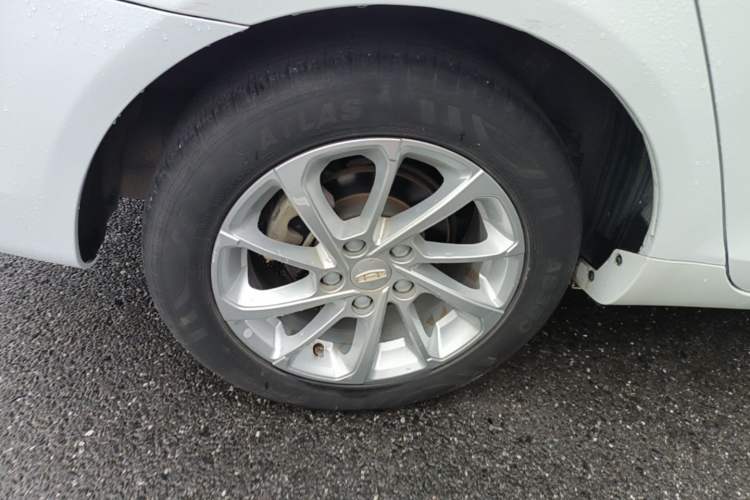 Used Geely Auto Emgrand 2021 UP 1.5L CVT Luxury Model Right Rear Wheel Hub