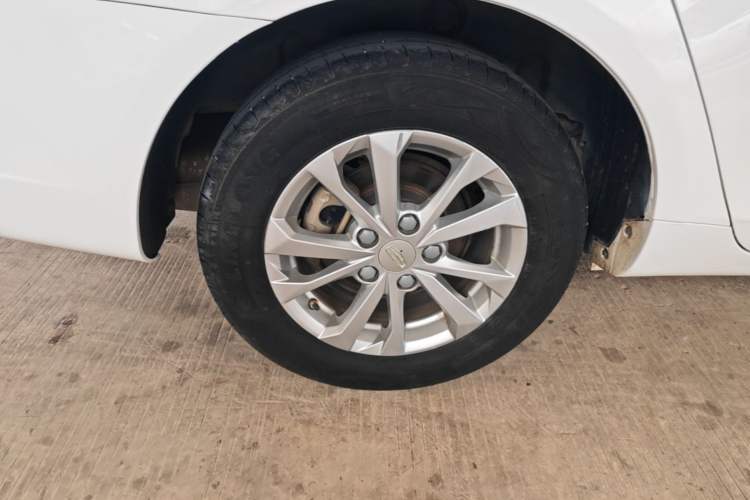 Used Geely Auto Emgrand 2021 UP 1.5L Manual Comfort Model Right Rear Wheel Hub