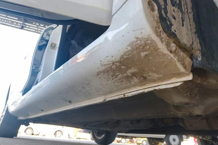 Used Geely Auto Emgrand 2021 UP 1.5L Manual Luxury Model Right Side Sill