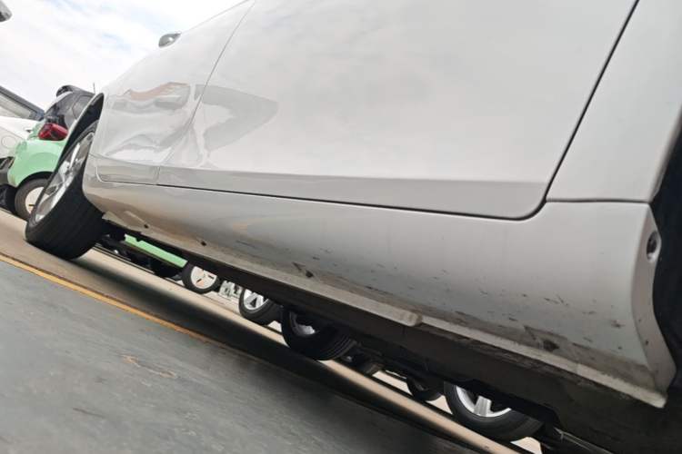 Used Geely Auto Emgrand 2021 UP 1.5L CVT Advanced Edition Right Side Sill