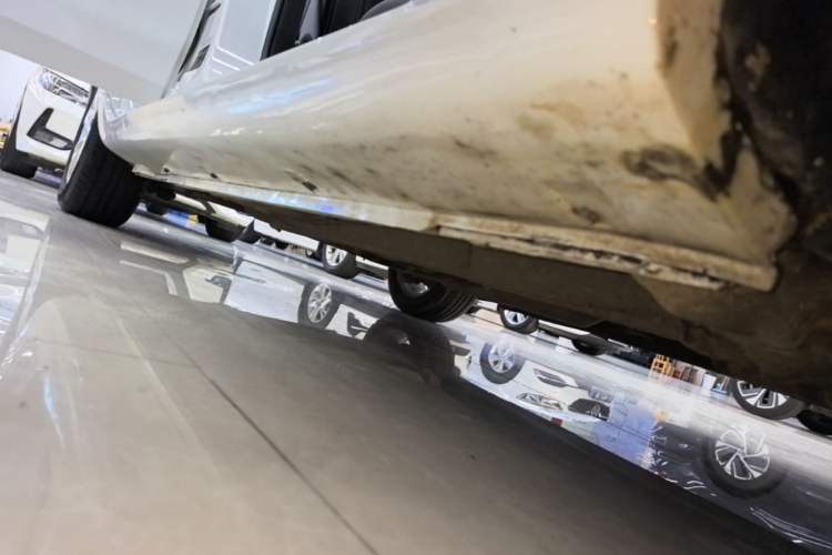 Used Geely Auto Emgrand 2021 UP 1.5L CVT Luxury Model Right Side Sill