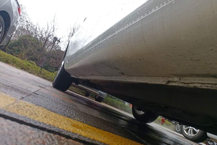 Used Geely Auto Emgrand 2021 UP 1.5L CVT Luxury Model Right Side Sill