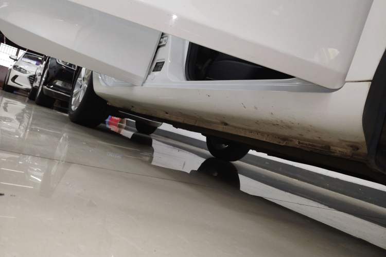 Used Geely Auto Emgrand 2021 UP 1.5L CVT Luxury Model Right Side Sill