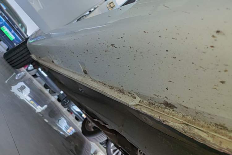 Used Geely Auto Emgrand 2021 UP 1.5L Manual Luxury Model Right Side Sill