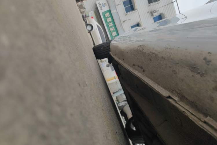 Used Geely Auto Emgrand 2021 UP 1.5L Manual Luxury Model Right Side Sill