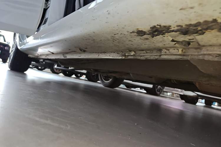 Used Geely Auto Emgrand 2021 UP 1.5L CVT Luxury Model Right Side Sill