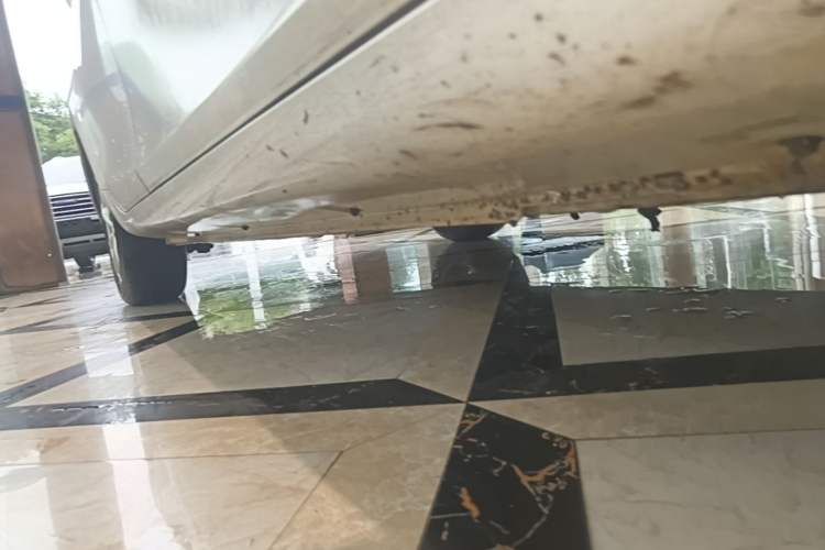 Used Geely Auto Emgrand 2021 UP 1.5L CVT Luxury Model Right Side Sill