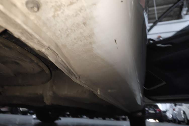 Used Geely Auto Emgrand 2021 UP 1.5L Manual Luxury Model Right Side Sill