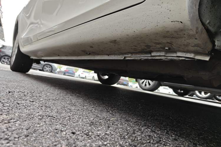 Used Geely Auto Emgrand 2021 UP 1.5L CVT Luxury Model Right Side Sill