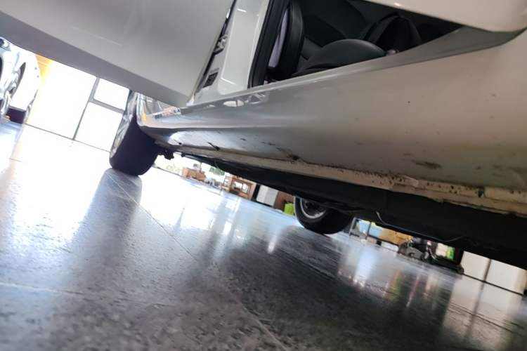 Used Geely Auto Emgrand 2021 UP 1.5L CVT Luxury Model Right Side Sill