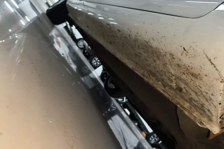 Used Geely Auto Emgrand 2021 UP 1.5L CVT Luxury Model Right Side Sill