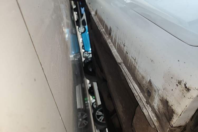 Used Geely Auto Emgrand 2021 UP 1.5L CVT Luxury Model Right Side Sill
