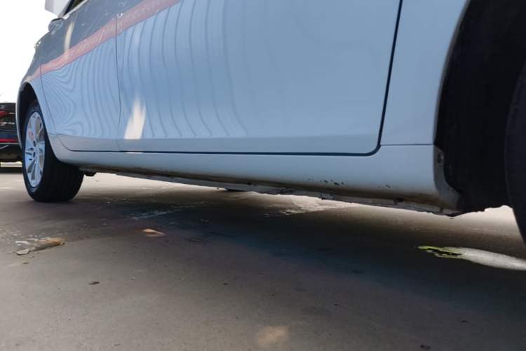 Used Geely Auto Emgrand 2021 UP 1.5L CVT Luxury Model Right Side Sill