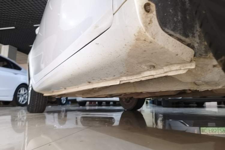 Used Geely Auto Emgrand 2021 UP 1.5L Manual Comfort Model Right Side Sill