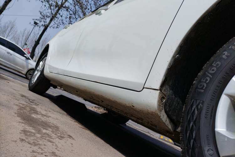 Used Geely Auto Emgrand 2021 UP 1.5L Manual Comfort Model Right Side Sill
