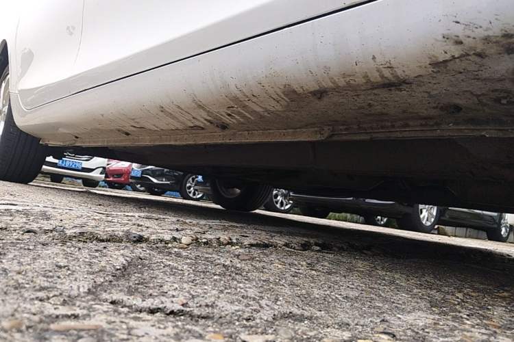 Used Geely Auto Emgrand 2021 UP 1.5L CVT Luxury Model Right Side Sill
