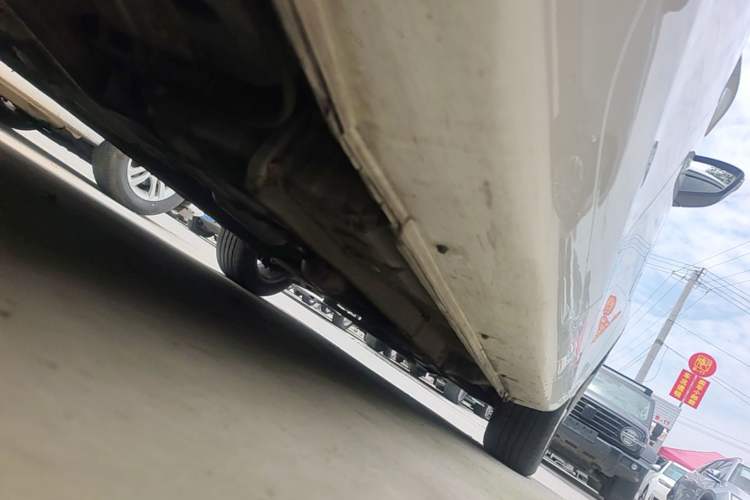 Used Geely Auto Emgrand 2021 UP 1.5L Manual Luxury Model Right Side Sill
