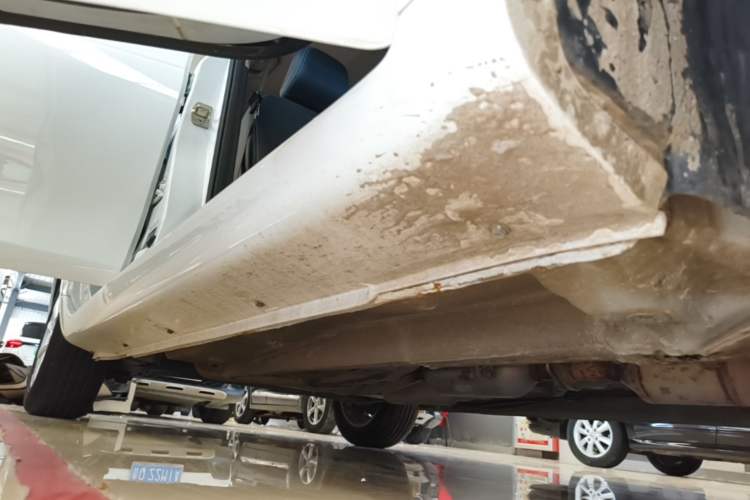 Used Geely Auto Emgrand 2021 UP 1.5L Manual Luxury Model Right Side Sill