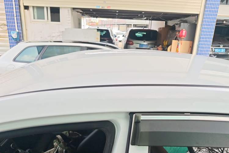 Used Geely Auto Emgrand 2021 UP 1.5L Manual Comfort Model Roof