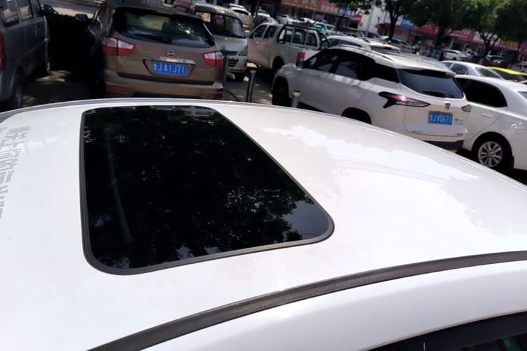 Used Geely Auto Emgrand 2021 UP 1.5L Manual Luxury Model Roof