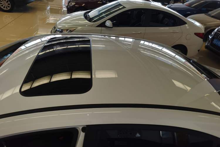 Used Geely Auto Emgrand 2021 UP 1.5L Manual Luxury Model Roof