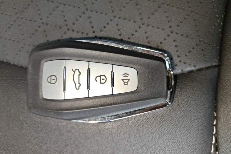 Used Geely Auto Emgrand 2021 UP 1.5L CVT Luxury Model Vehicle Key