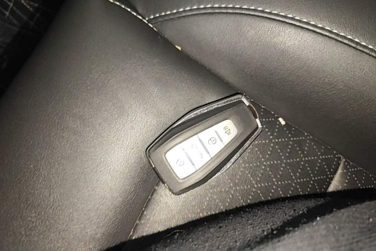 Used Geely Auto Emgrand 2021 UP 1.5L CVT Luxury Model Vehicle Key
