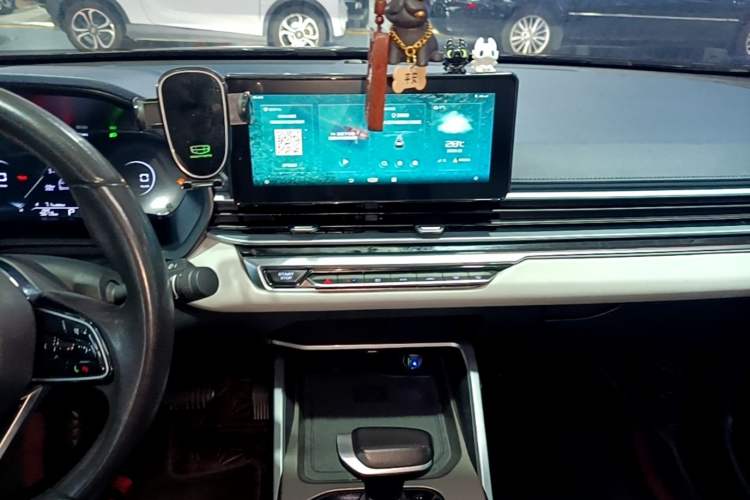 Used Geely Auto Emgrand 2022 4th Generation 1.5L CVT Flagship Model Audio And AC Panel