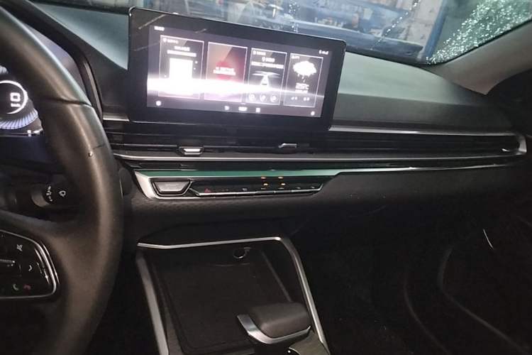 Used Geely Auto Emgrand 2022 4th Generation 1.5L CVT Luxury Model Audio And AC Panel