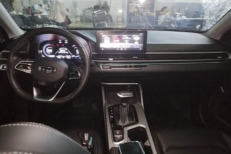 Used Geely Auto Emgrand 2022 4th Generation 1.5L CVT Luxury Model Center Console