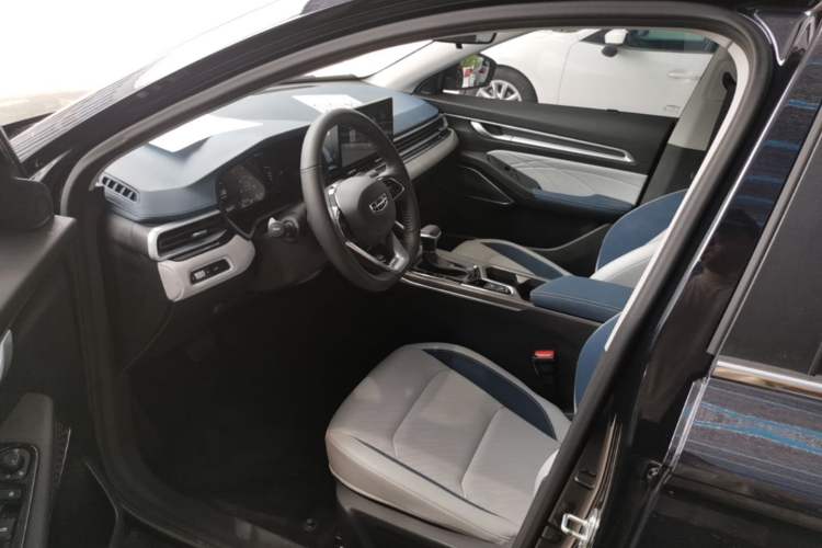 Used Geely Auto Emgrand 2022 4th Generation 1.5L CVT Flagship Model Driver Seat
