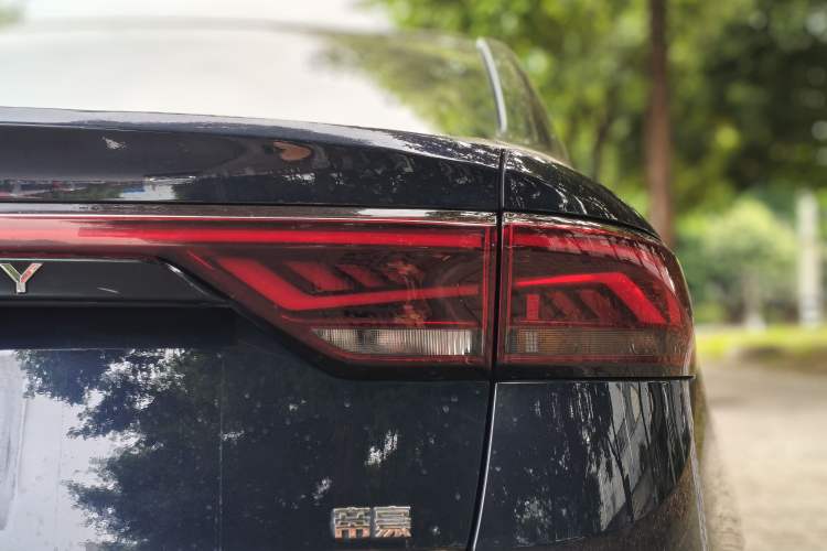Used Geely Auto Emgrand 2022 4th Generation 1.5L CVT Flagship Model Exterior 3