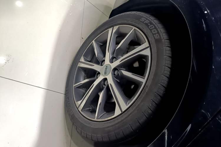 Used Geely Auto Emgrand 2022 4th Generation 1.5L CVT Flagship Model Exterior 5