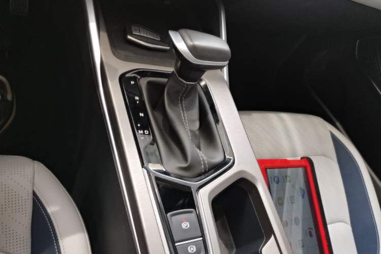 Used Geely Auto Emgrand 2022 4th Generation 1.5L CVT Flagship Model Gear Lever