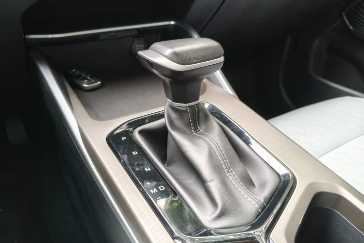 Used Geely Auto Emgrand 2022 4th Generation 1.5L CVT Flagship Model Gear Lever