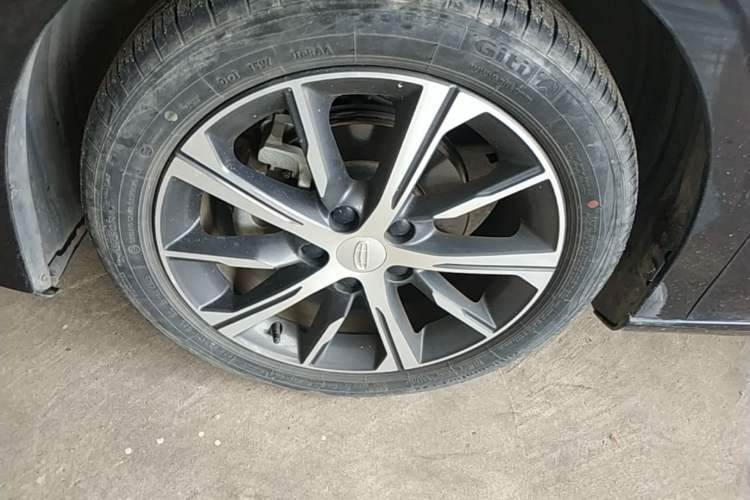Used Geely Auto Emgrand 2022 4th Generation 1.5L CVT Luxury Model Left Front Wheel Hub