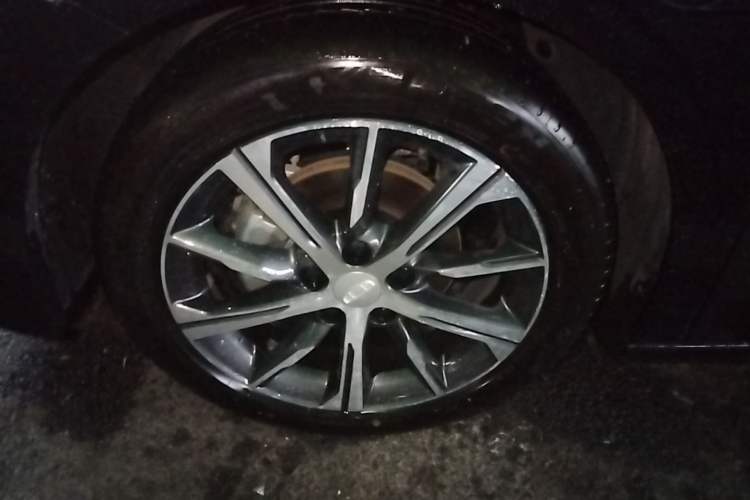 Used Geely Auto Emgrand 2022 4th Generation 1.5L CVT Luxury Model Left Front Wheel Hub
