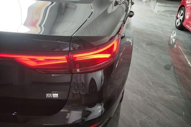 Used Geely Auto Emgrand 2022 4th Generation 1.5L CVT Luxury Model Right Rear Taillight