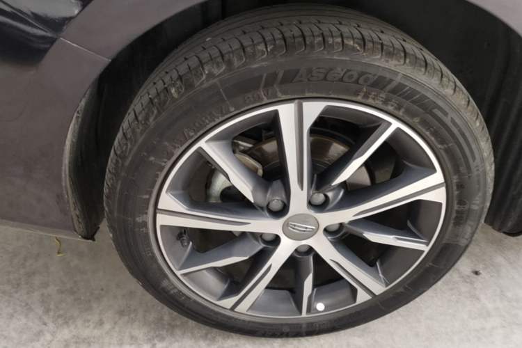 Used Geely Auto Emgrand 2022 4th Generation 1.5L CVT Flagship Model Right Rear Wheel Hub