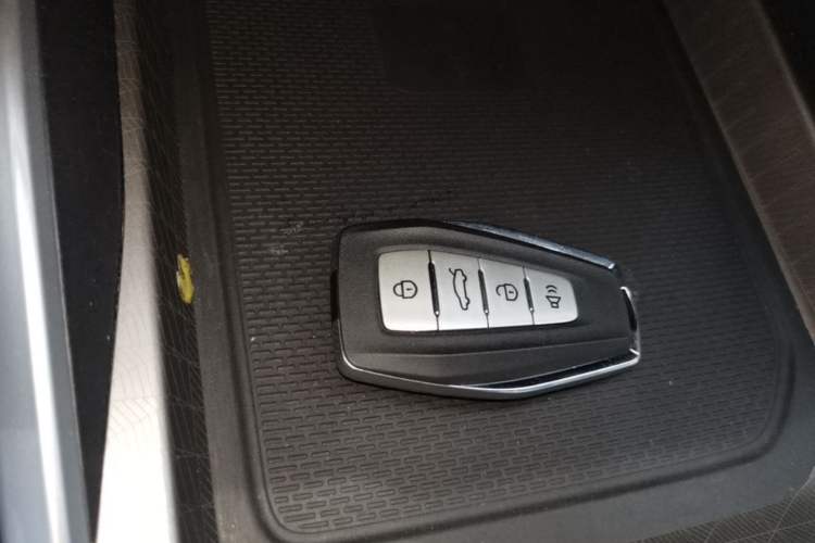 Used Geely Auto Emgrand 2022 4th Generation 1.5L CVT Flagship Model Vehicle Key