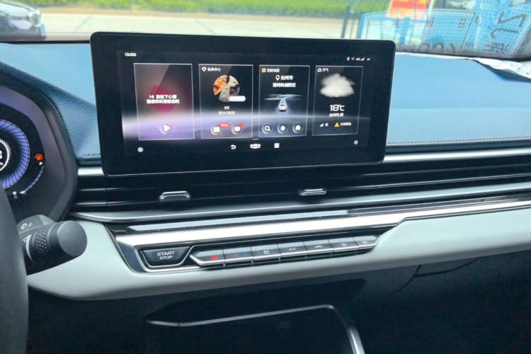 Used Geely Auto Emgrand 2022 4th Generation 1.5L CVT Flagship Model Audio And AC Panel