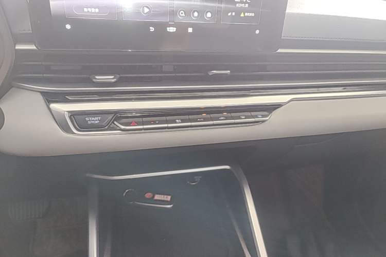 Used Geely Auto Emgrand 2022 4th Generation 1.5L CVT Flagship Model Audio And AC Panel