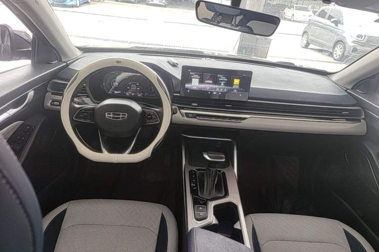 Used Geely Auto Emgrand 2022 4th Generation 1.5L CVT Flagship Model Center Console