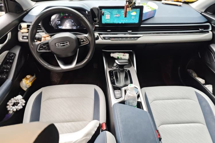 Used Geely Auto Emgrand 2022 4th Generation 1.5L CVT Flagship Model Center Console