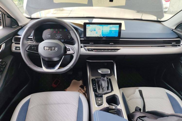 Used Geely Auto Emgrand 2022 4th Generation 1.5L CVT Flagship Model Center Console