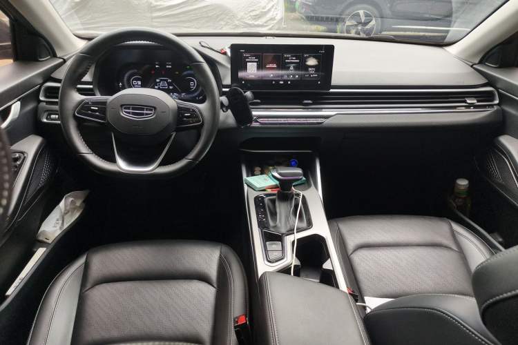 Used Geely Auto Emgrand 2022 4th Generation 1.5L CVT Luxury Model Center Console