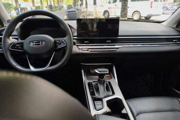 Used Geely Auto Emgrand 2022 4th Generation 1.5L CVT Luxury Model Center Console
