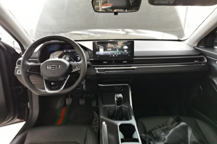 Used Geely Auto Emgrand 2022 4th Generation 1.5L Manual Elite Model Center Console