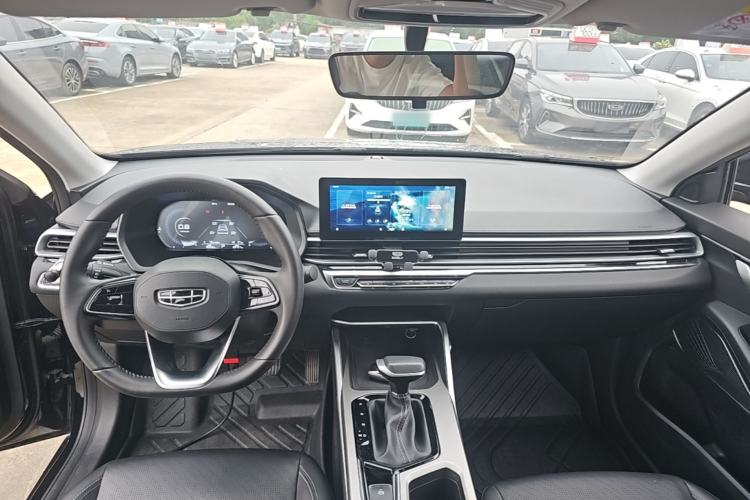 Used Geely Auto Emgrand 2022 4th Generation 1.5L CVT Luxury Model Center Console